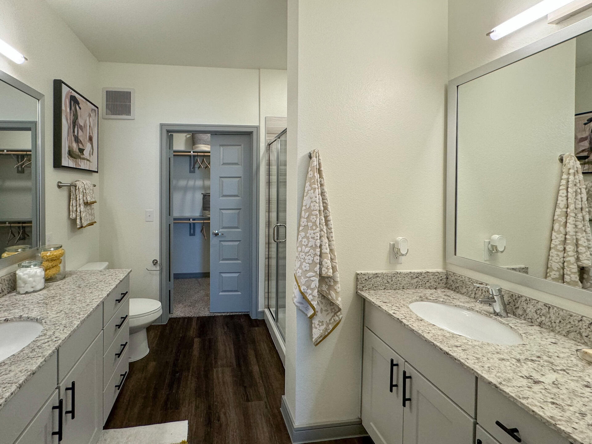 Fort Worth Apartment bathroom