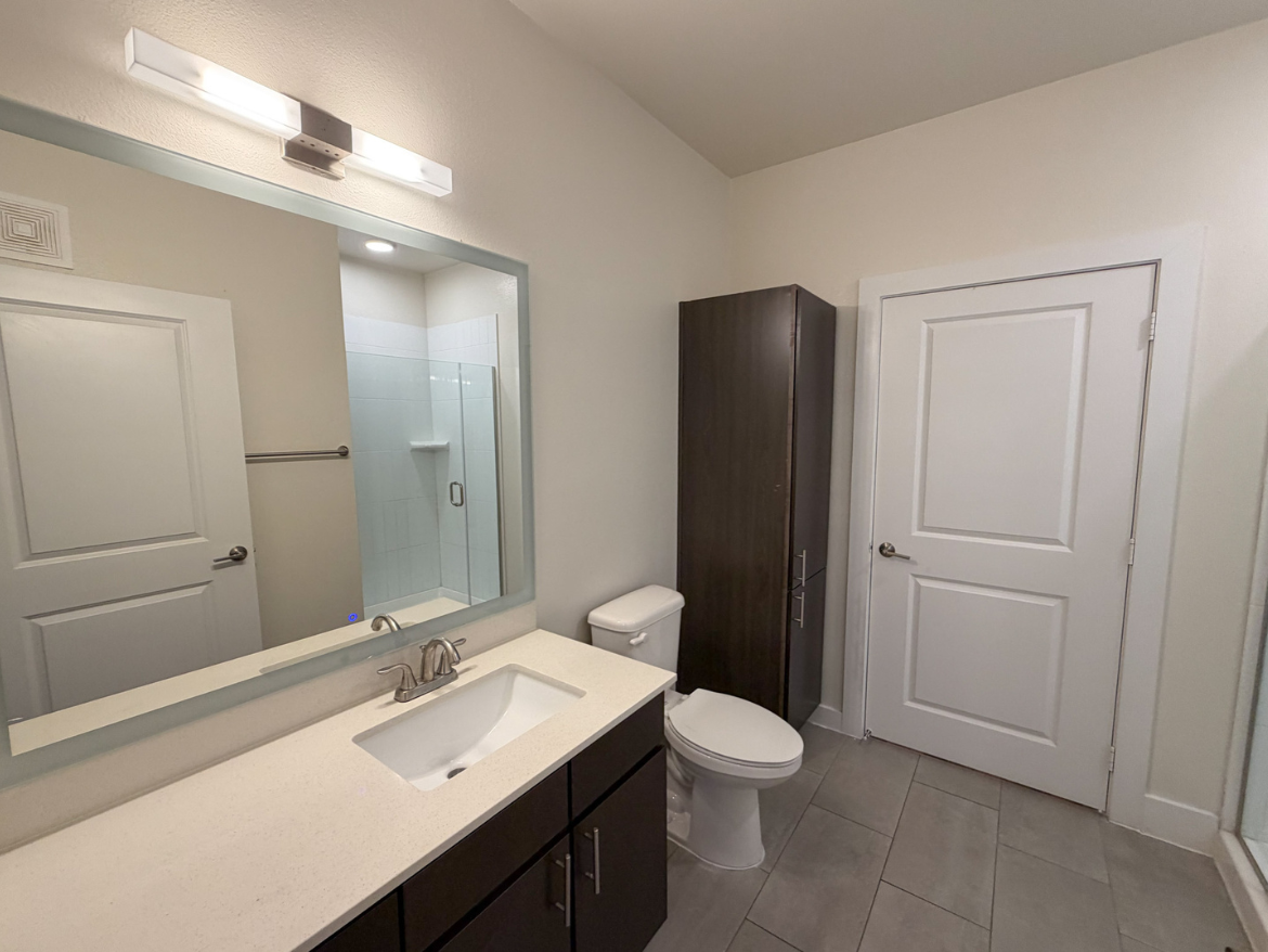 Fort Worth Apartment Bathroom