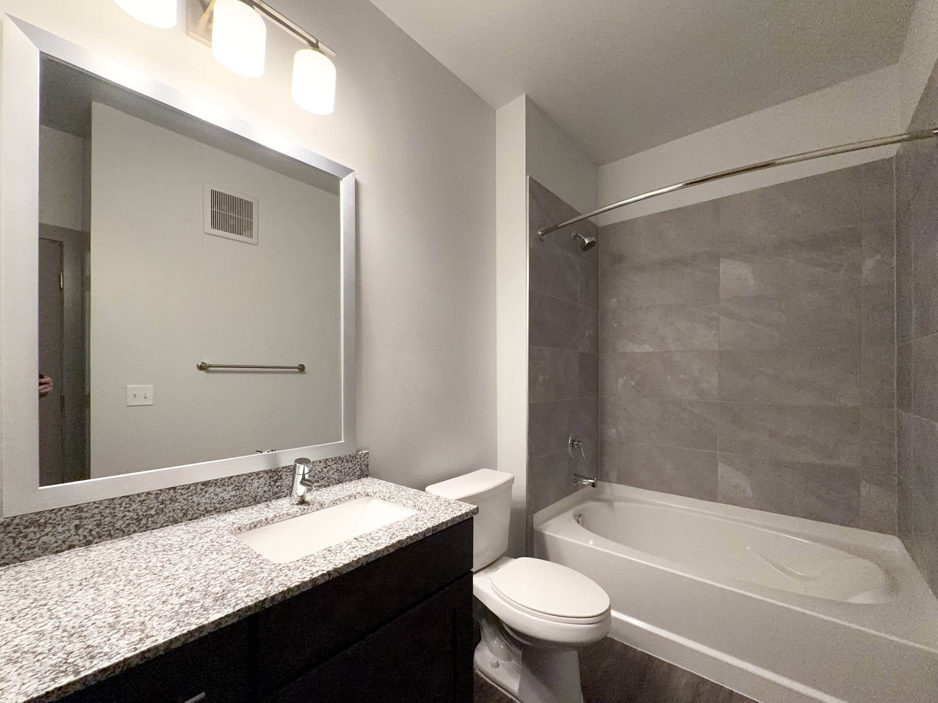 Fort Worth Apartment Bathroom 2