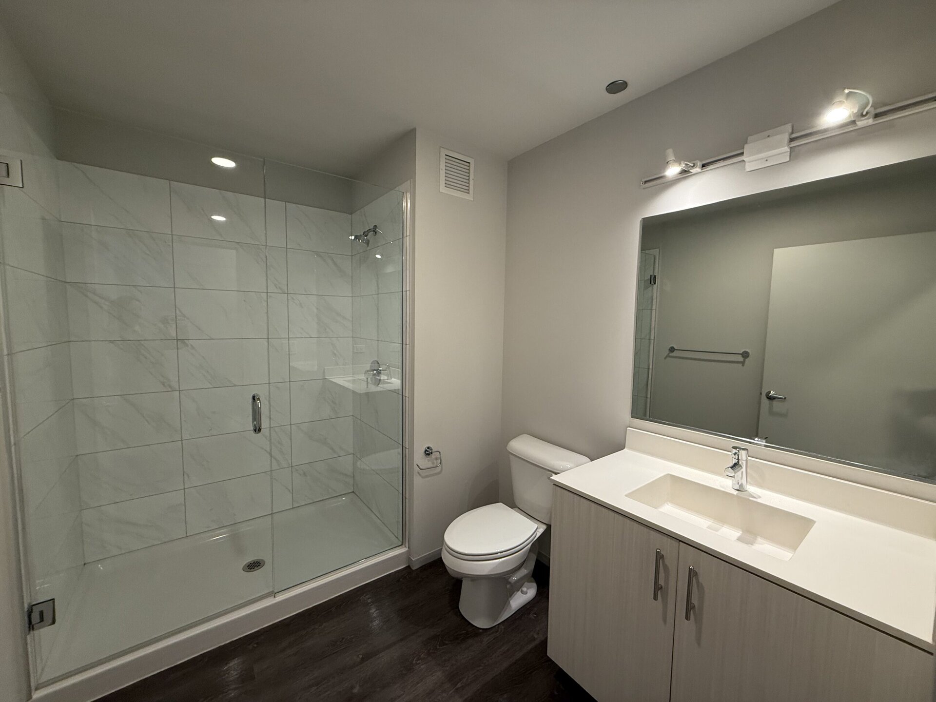 Chicago apartment bathroom