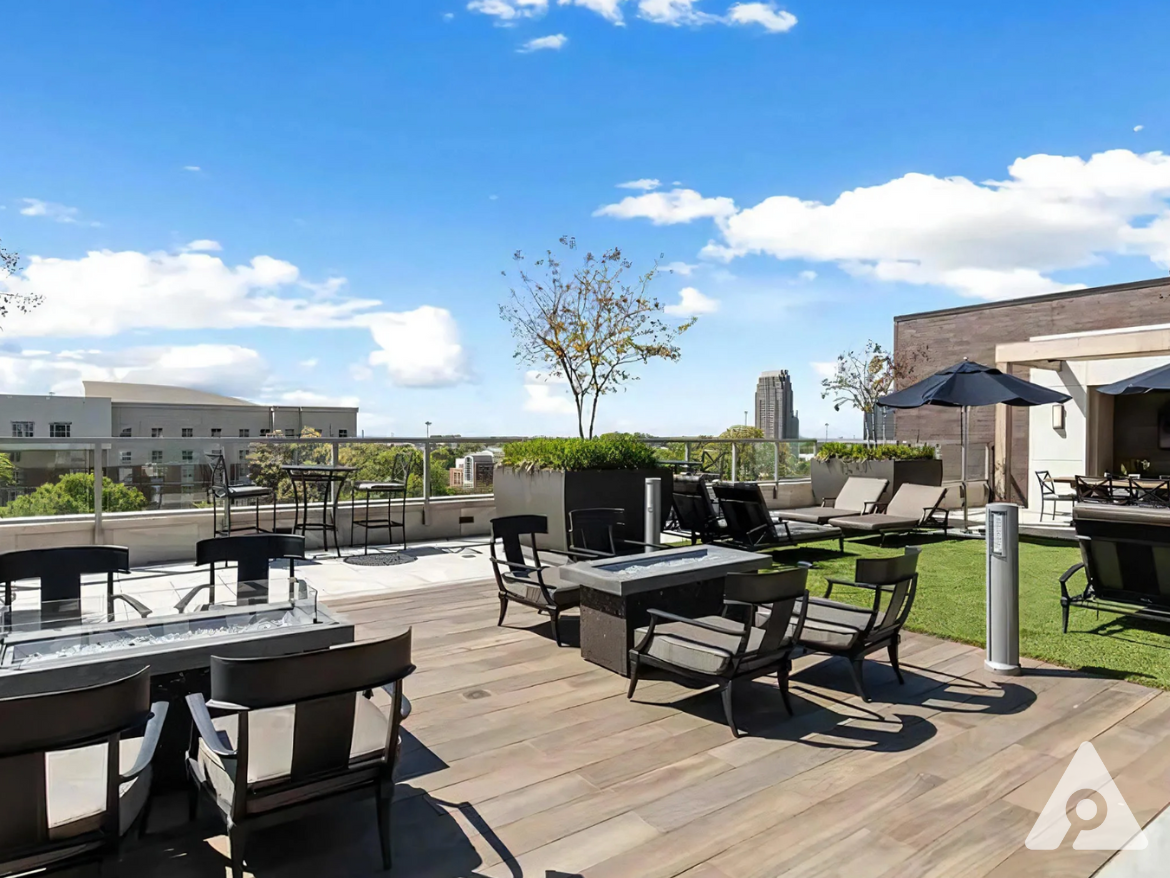 Midtown Atlanta apartment rooftop lounge with grills and tons of areas to sit and relax.