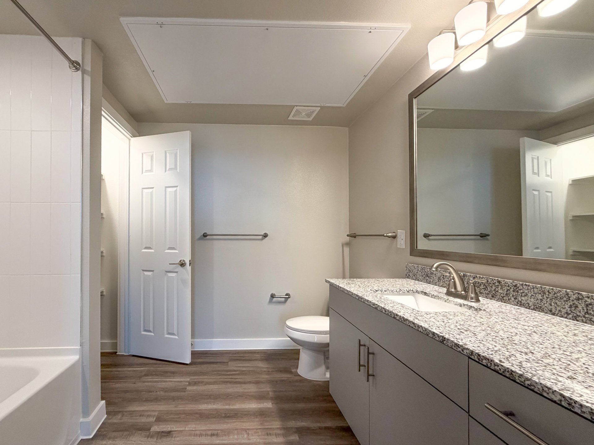 Fort Worth Apartment Bathroom