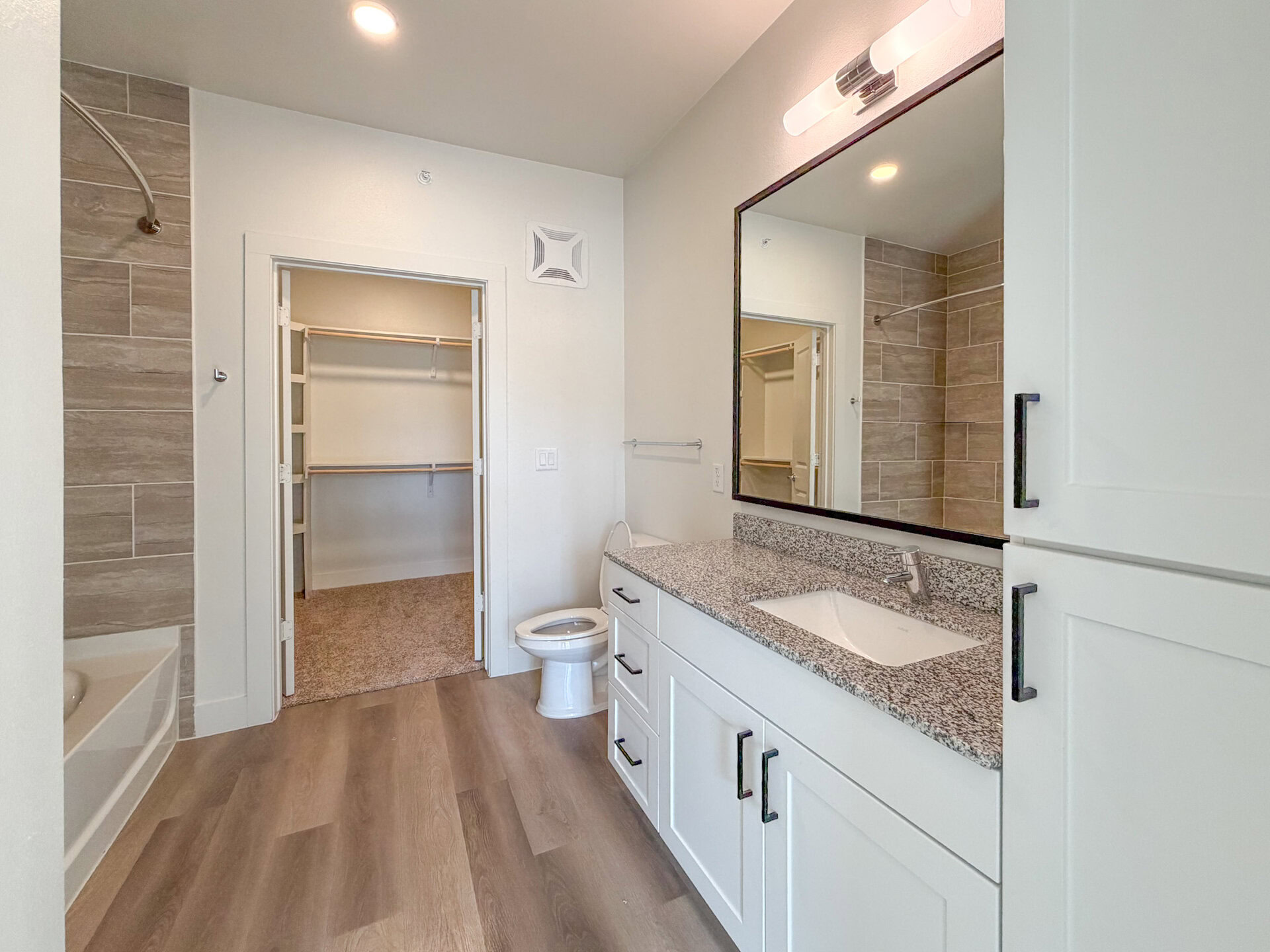 Fort Worth Apartment Bathroom