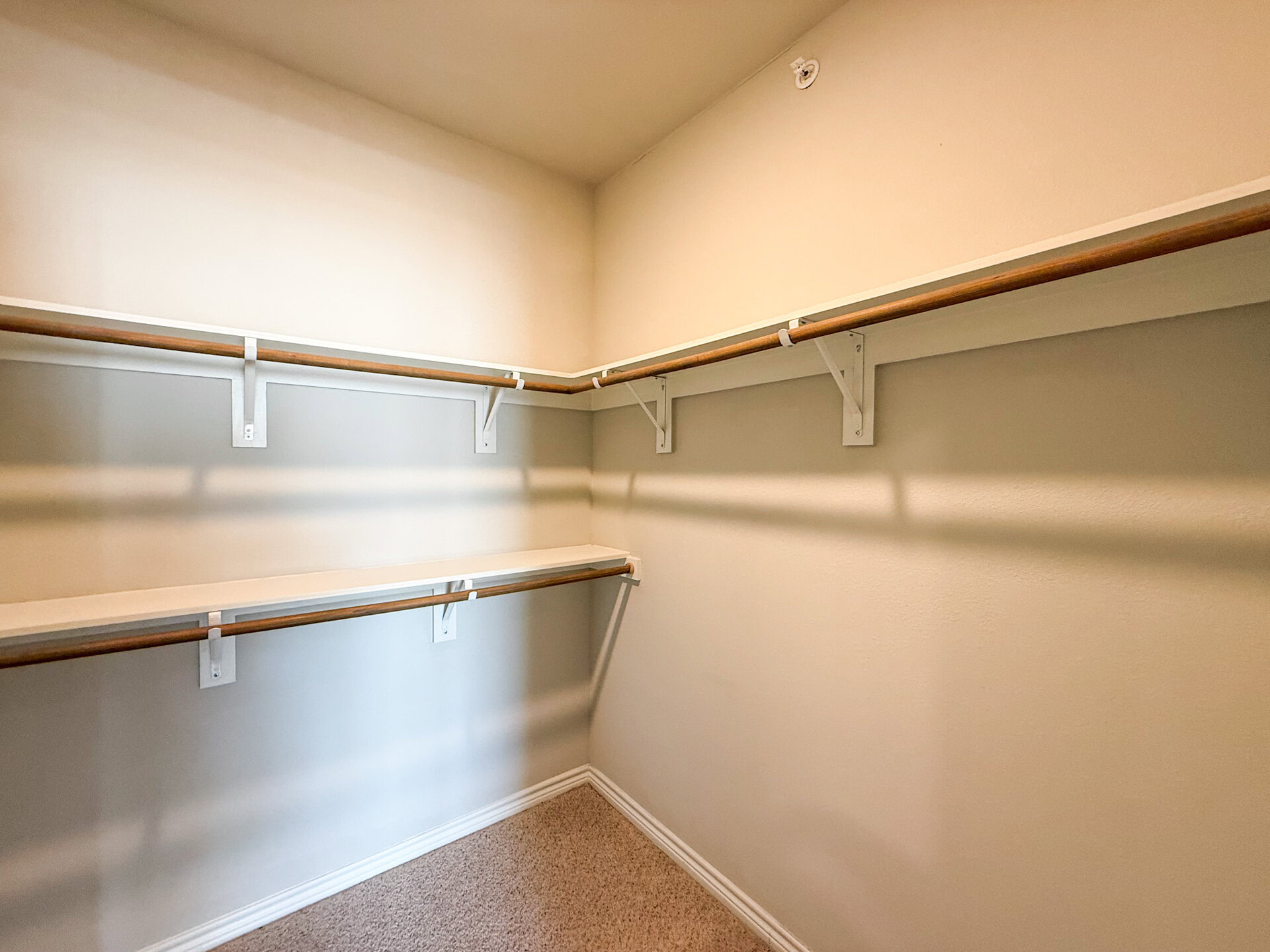 A spacious modern closet in Medical Center, San Antonio