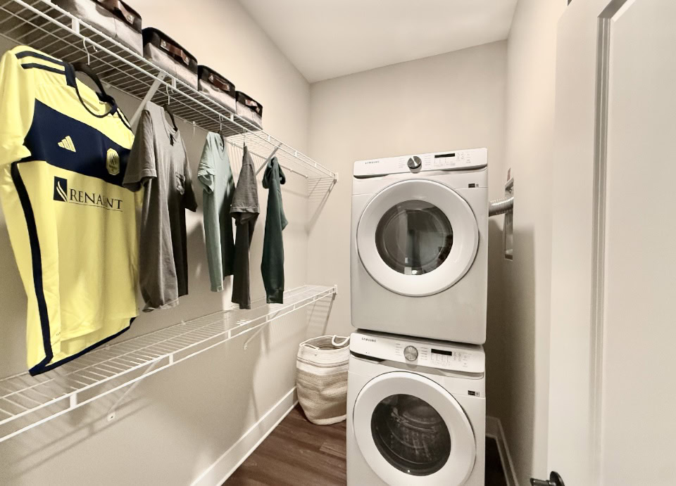 Atlanta Apartment walk in closet with stackable